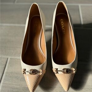 Coach Women's Beige and Brown Pointed Toe Heels